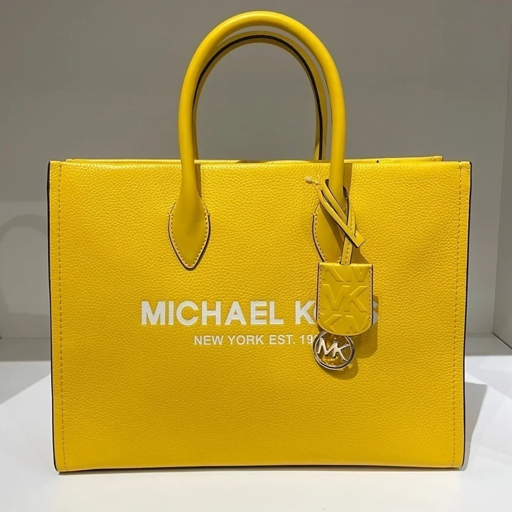 MICHAEL KORS 💛
Mirella Medium Pebbled Leather Tote Bag - Picture 1 of 10